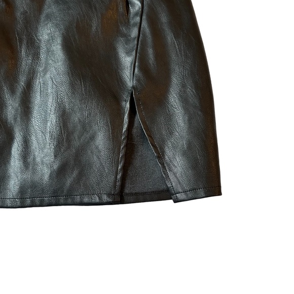I.N.Studio black,faux leather mini skirt Slit in front real looking and feeling. - Picture 2 of 8